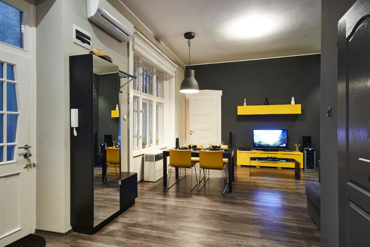 Location Yellow-black Budapešť