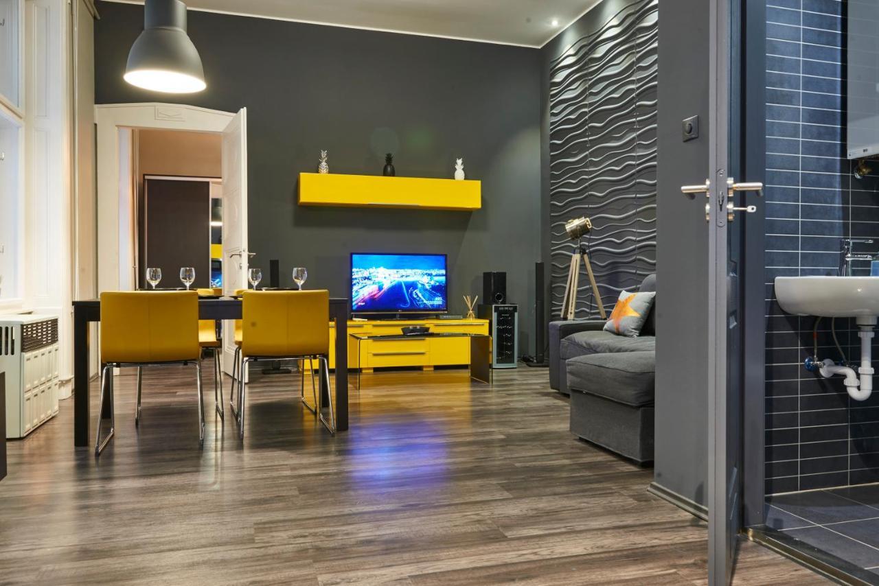 Location Yellow-black Budapešť